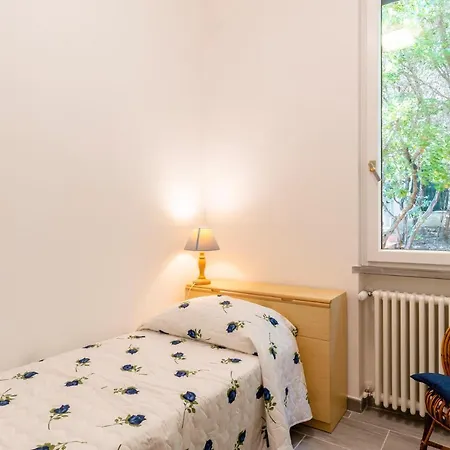 Lovely Near The Sea W/parking! Apartment *