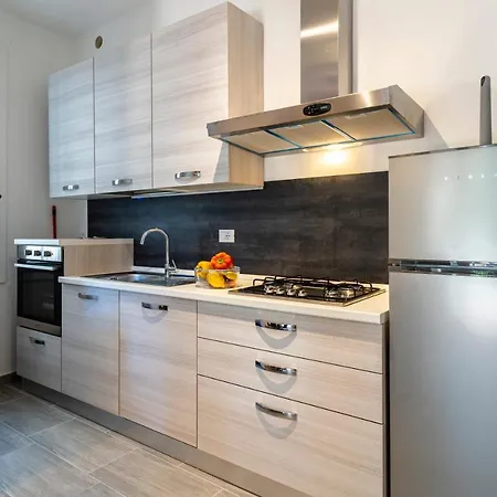Lovely Near The Sea W/parking! Apartmán